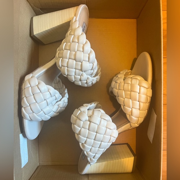 Sandals.. worn one time. Perfect condition - Picture 2 of 9